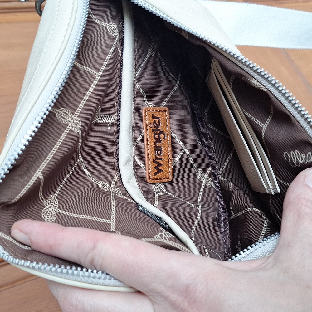 Wrangler Retro Fanny Pack Belt Bag Bum Bag Vanilla White - Picture 7 of 10